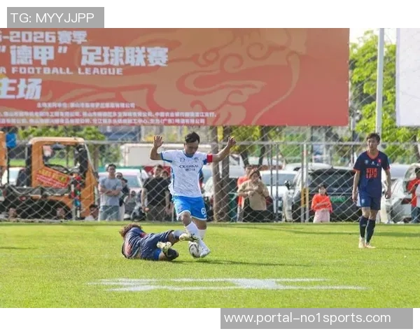 激烈对决在绿茵场上足球比赛的精彩瞬间与感人故事