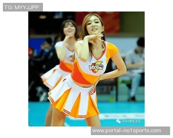 美女训练足球展现力量与优雅的完美结合引领新潮流 美女训练足球展现力量与优雅的完美结合引领新潮流