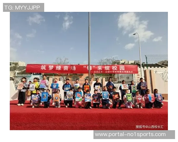 足球场上队员们戴上不同风格的头饰展现个性与团队精神 足球场上队员们戴上不同风格的头饰展现个性与团队精神